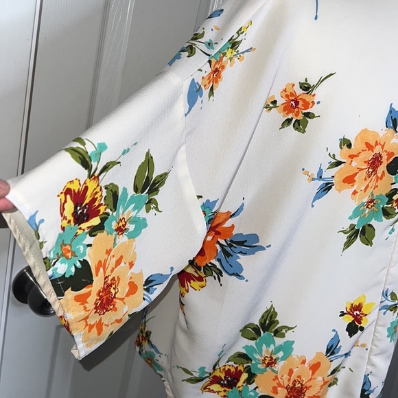 Cream Floral Shift High Low Tie Front Top Sz.M - Picture 4 of 5